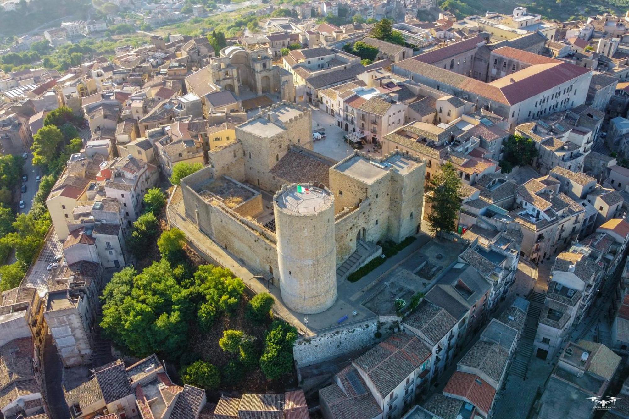 Holiday Home Castle Salemi - Casa Vacanze エクステリア 写真